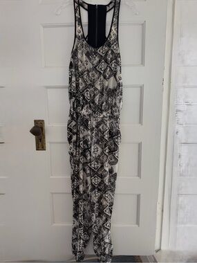 Felicity & Coco Black and White Printed Racerback Maxi Dress